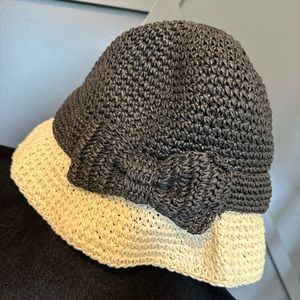 Kate spade straw two toned bow bucket hat